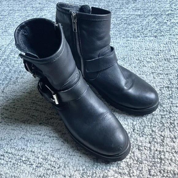 STEVE MADDEN “Gain” Genuine Leather Moto Boots Silver Buckles Lug Sole - Picture 3 of 9